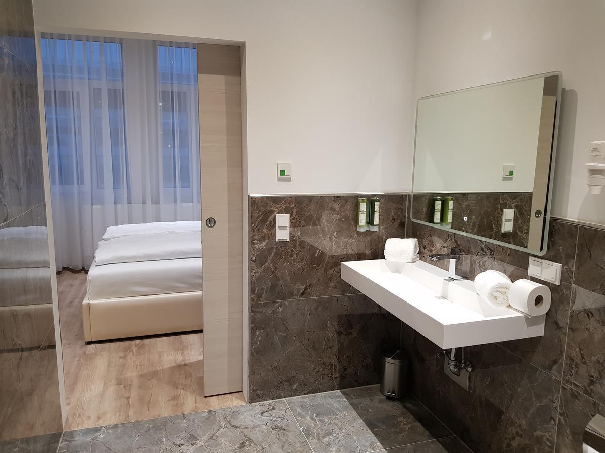 Rheincity Hotel & Boardinghouse ลุดวิกส์ฮาเฟน อัม ไรน์ ภายนอก รูปภาพ